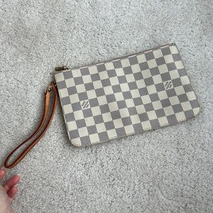 Louis Checkered Clutch white/ cream